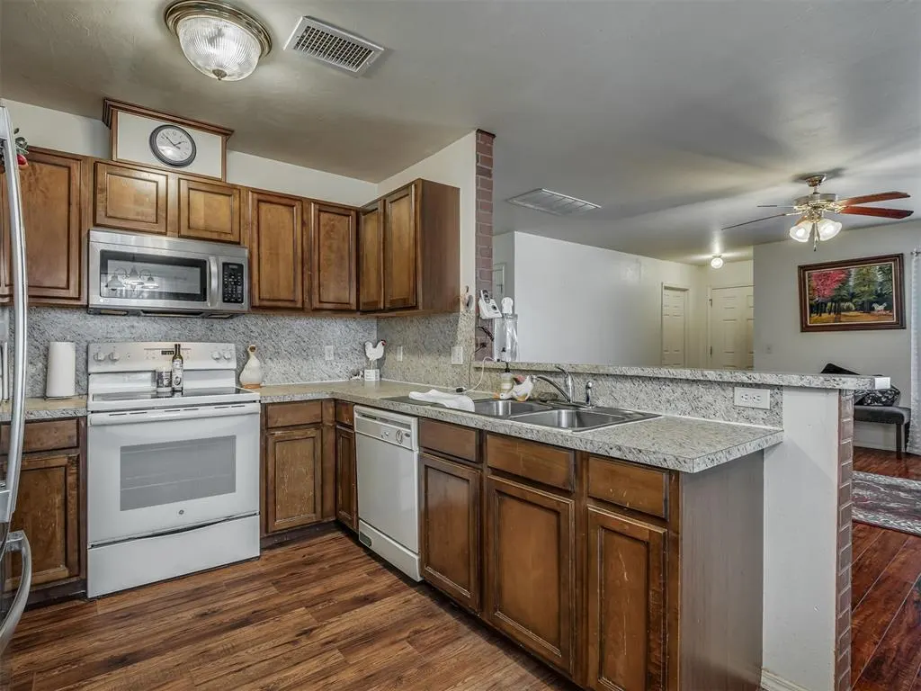 Photo 11 — 536 SE 26th Circle, Oklahoma City, OK 73129