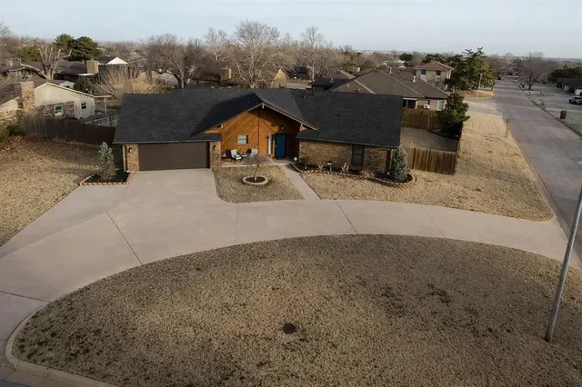 Photo 3 — 2603 Springhill Road, Clinton, OK 73601