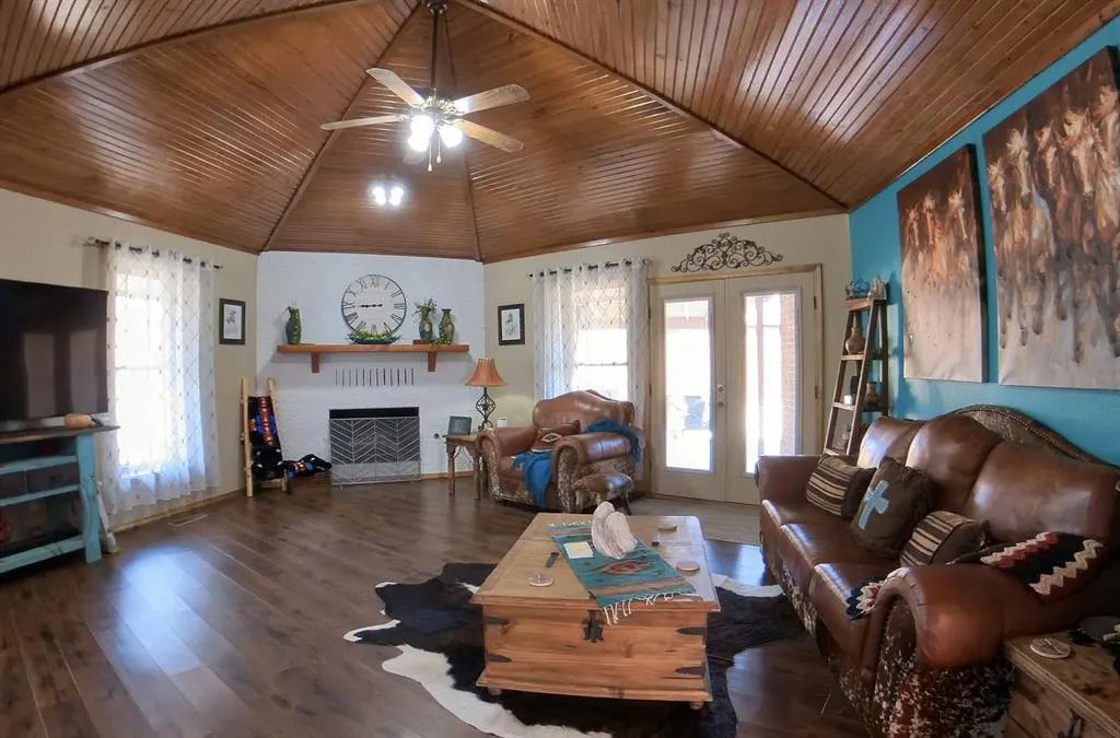 Photo 6 — 2603 Springhill Road, Clinton, OK 73601