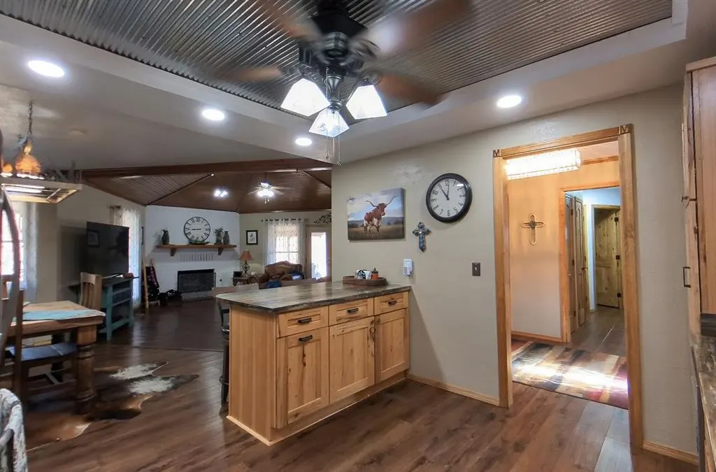 Photo 7 — 2603 Springhill Road, Clinton, OK 73601