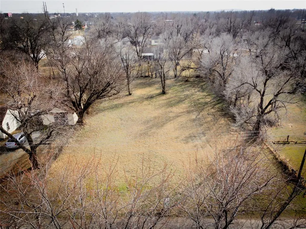 Photo 2 — 4012 Thomas Drive, Del City, OK 73115