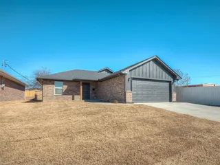 Sold home at 913 NW 87th Street