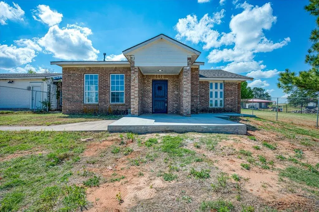 Photo 2 — 4040 Lynda Lane, Guthrie, OK 73044
