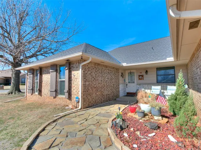Photo 5 — 8001 Cinnamon Teal Drive, Oklahoma City, OK 73132
