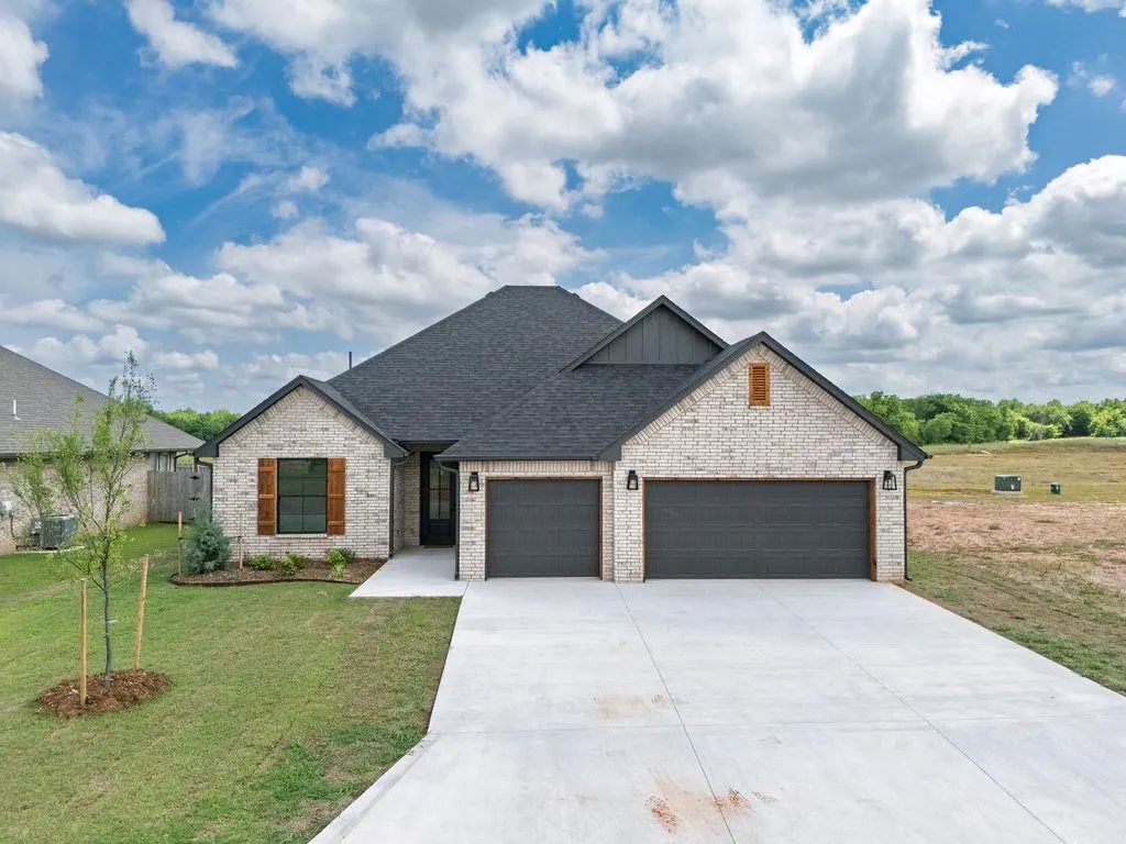 Front exterior — 219 Outlander Way, Shawnee, OK 74804