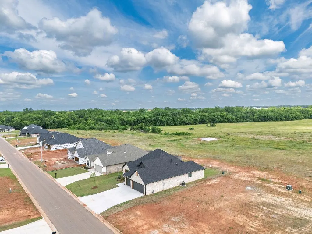 Photo 47 — 219 Outlander Way, Shawnee, OK 74804
