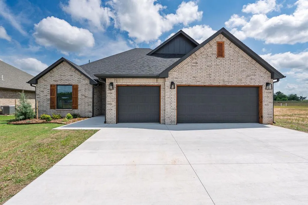 Photo 50 — 219 Outlander Way, Shawnee, OK 74804