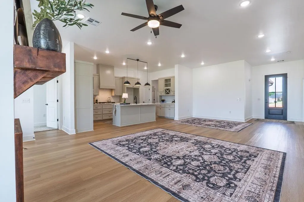 Photo 4 — 219 Outlander Way, Shawnee, OK 74804
