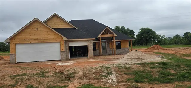 Photo 2 — 2450 Sierra Circle, Blanchard, OK 73010