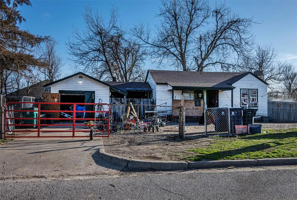 Front exterior — 1900 SW 13th Street, Oklahoma City, OK 73108