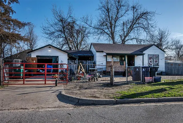 Front exterior — 1900 SW 13th Street, Oklahoma City, OK 73108
