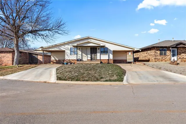 Front exterior — 117 W McKormic Drive, Weatherford, OK 73096