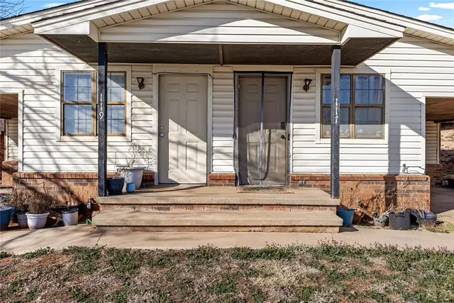 Photo 4 — 117 W McKormic Drive, Weatherford, OK 73096