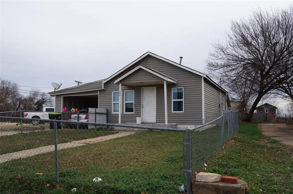 Front exterior — 204 S CANADIAN Avenue, Purcell, OK 73080