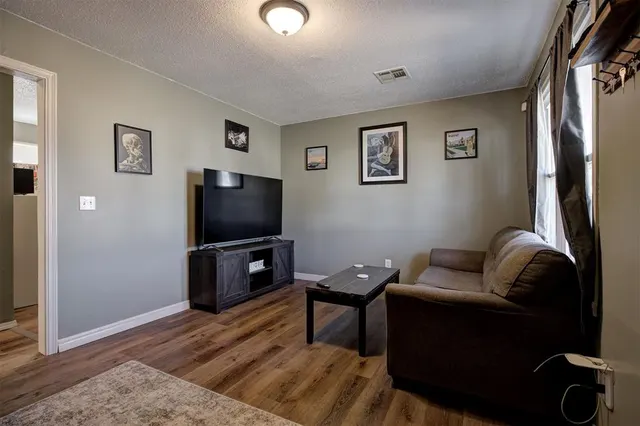 Photo 5 — 740 NW 87th Street, Oklahoma City, OK 73114