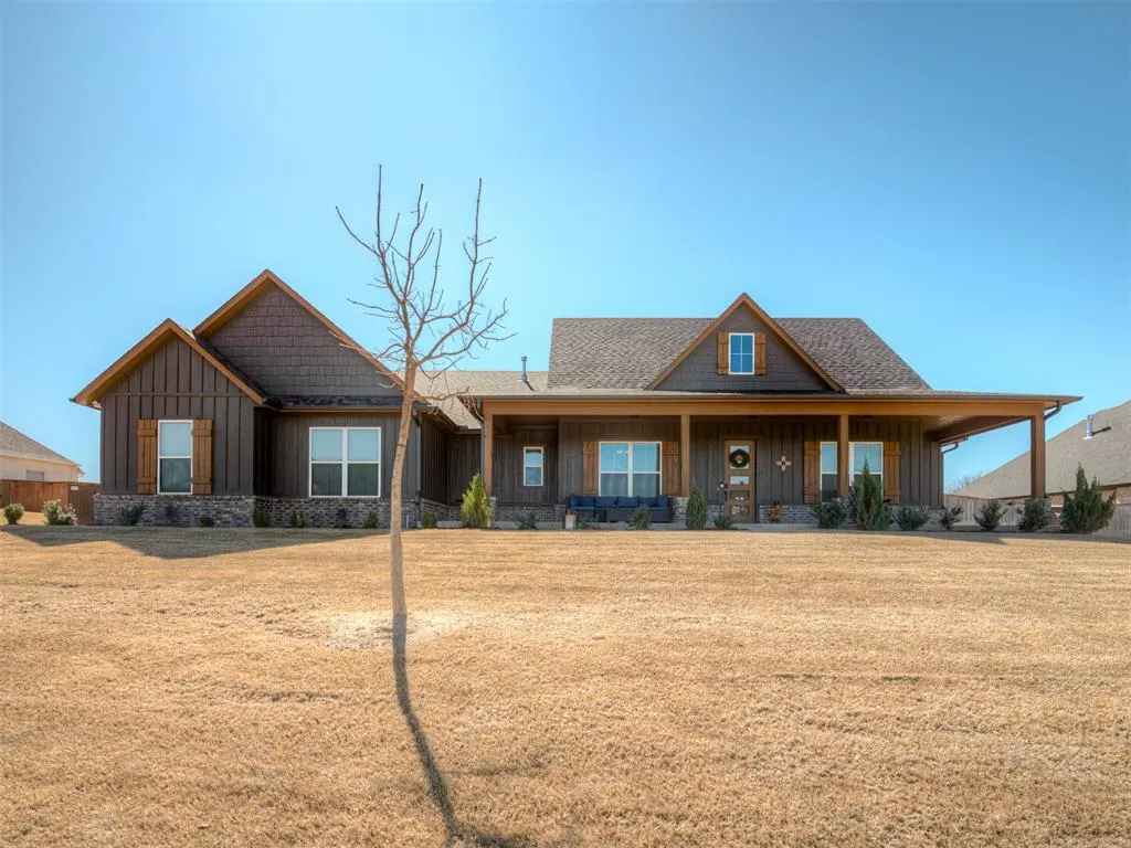 Photo 2 — 10101 Oakwood Drive, Edmond, OK 73025