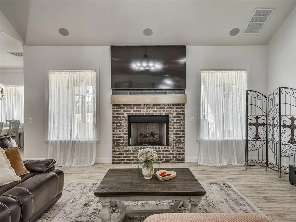 Photo 11 — 10101 Oakwood Drive, Edmond, OK 73025