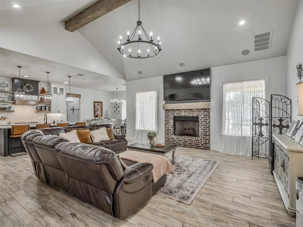 Photo 12 — 10101 Oakwood Drive, Edmond, OK 73025