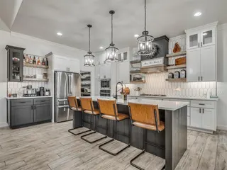 Sold home at 10101 Oakwood Drive