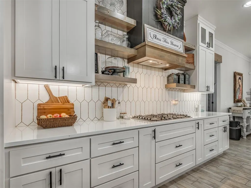 Photo 16 — 10101 Oakwood Drive, Edmond, OK 73025