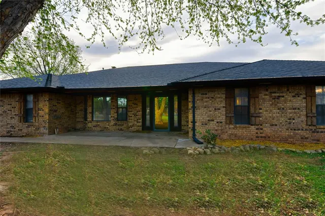 Photo 2 — 1010 Amy Way, Elk City, OK 73644