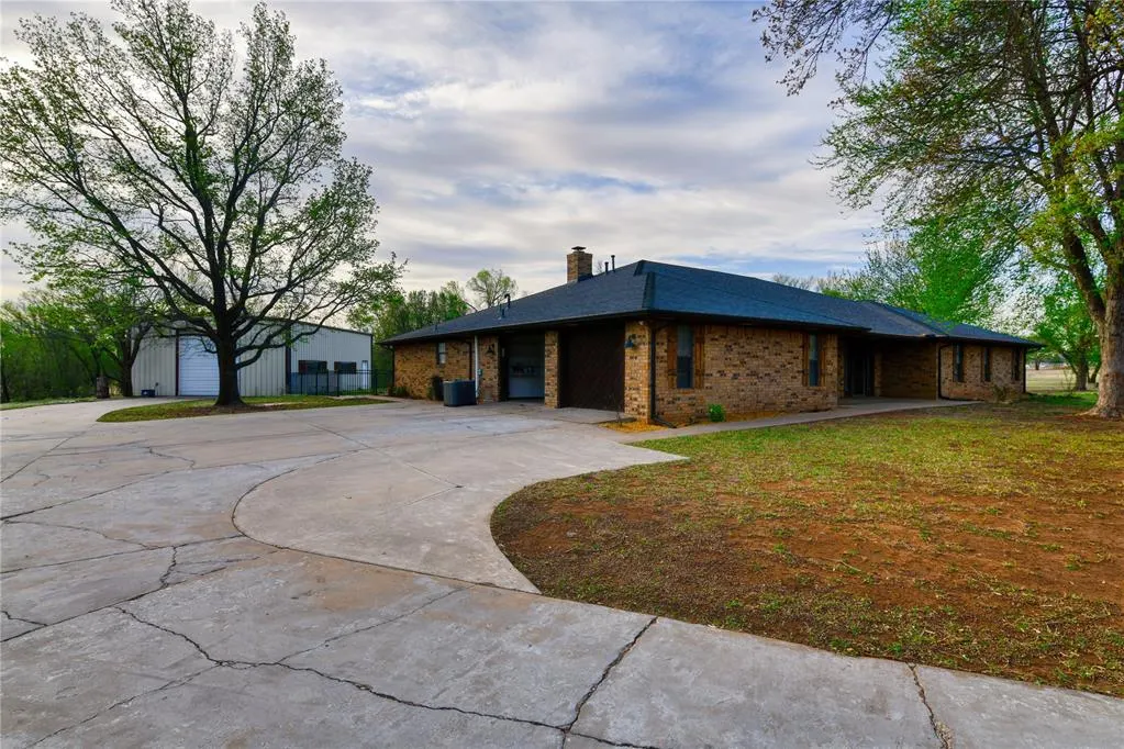 Photo 3 — 1010 Amy Way, Elk City, OK 73644