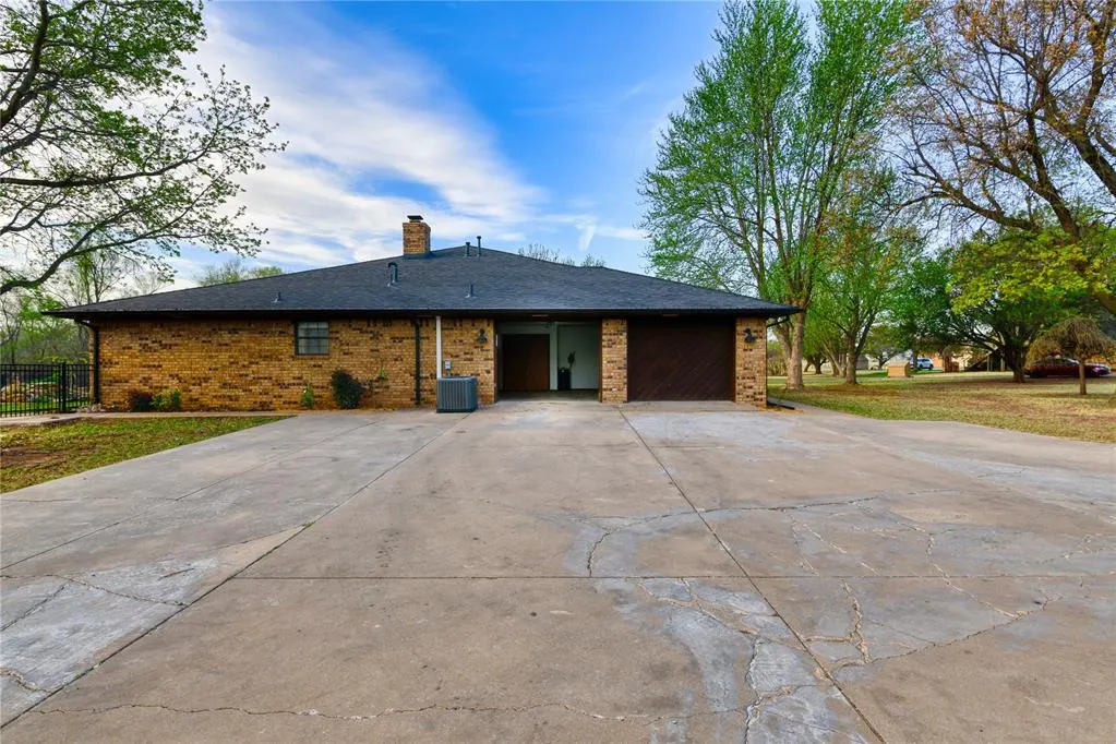 Photo 4 — 1010 Amy Way, Elk City, OK 73644