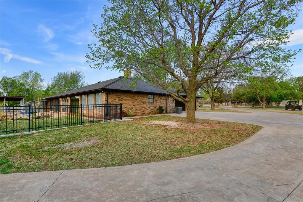 Photo 5 — 1010 Amy Way, Elk City, OK 73644