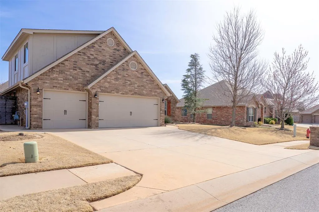 Photo 4 — 2016 Kendal Court, Edmond, OK 73003