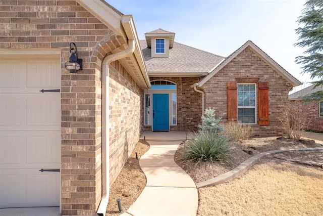 Photo 5 — 2016 Kendal Court, Edmond, OK 73003