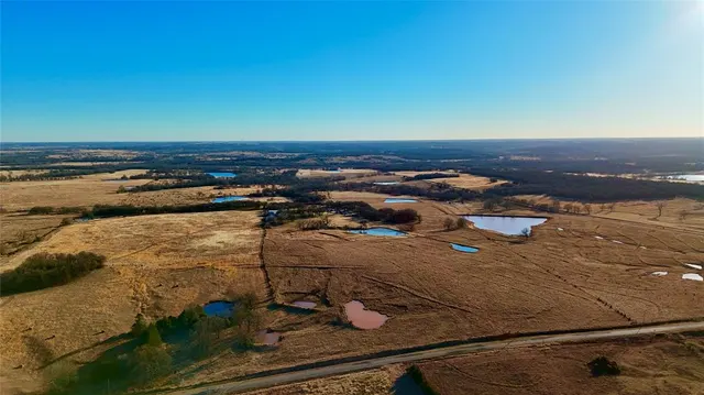 Photo 3 — 2 Wilshire Road, McLoud, OK 74851