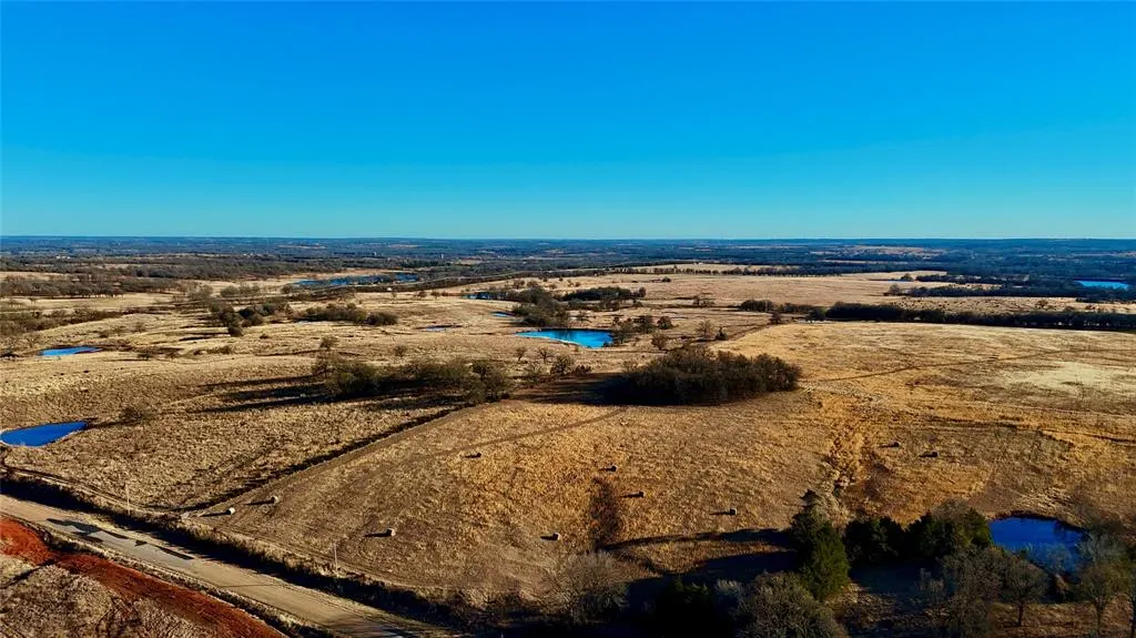 Photo 4 — 2 Wilshire Road, McLoud, OK 74851
