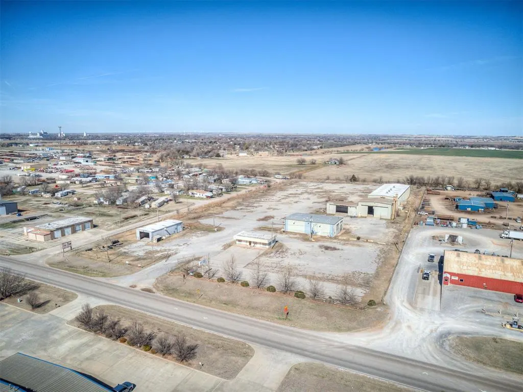 Photo 38 — 2309 E Highway 66 Street, El Reno, OK 73036