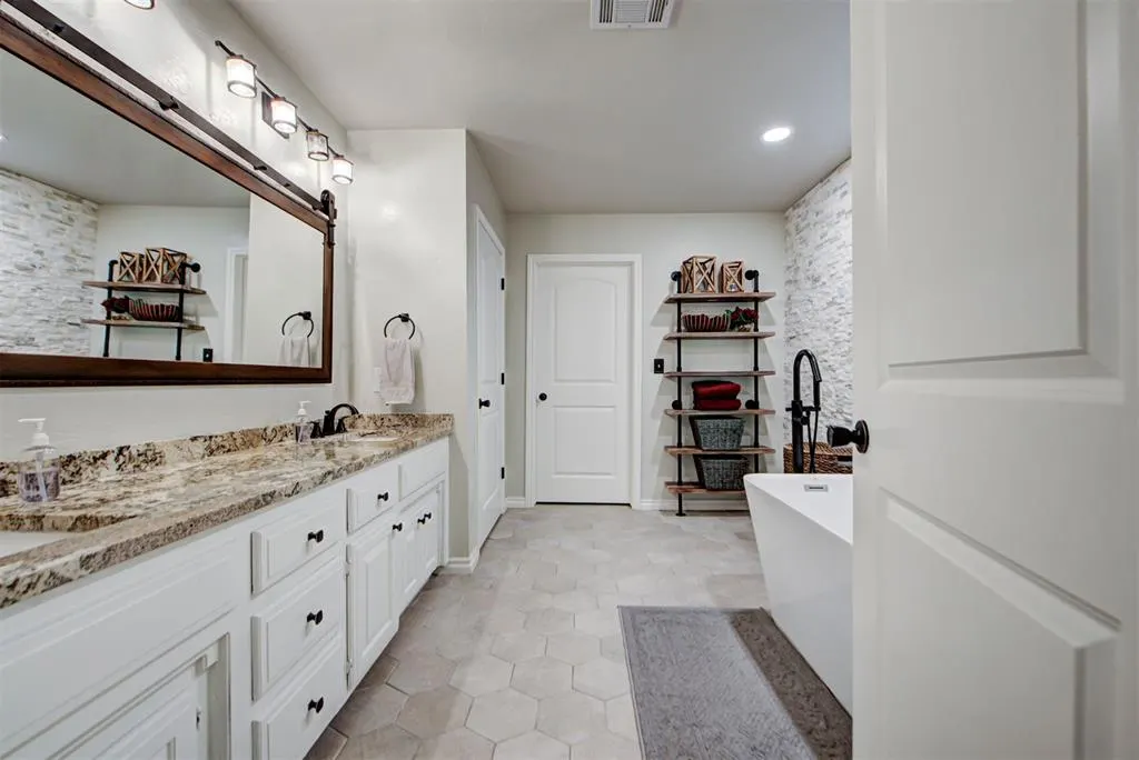Photo 21 — 3936 Spyglass Road, Oklahoma City, OK 73120