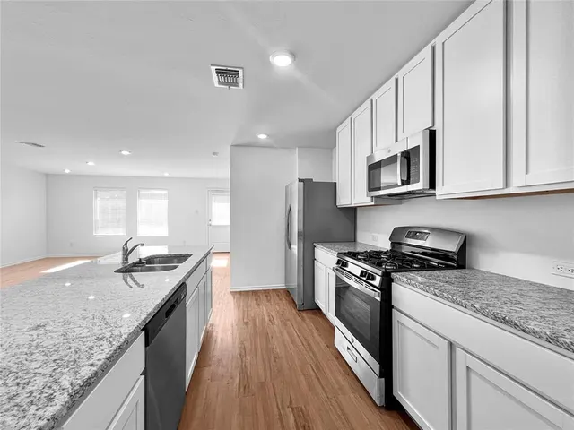 Photo 6 — 2004 Alpine Beach Lane, Oklahoma City, OK 73128