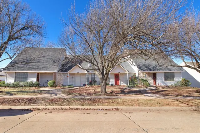 Front exterior — 212 S Mockingbird Lane, Stillwater, OK 74074