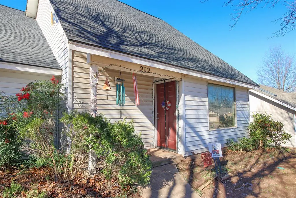 Photo 2 — 212 S Mockingbird Lane, Stillwater, OK 74074