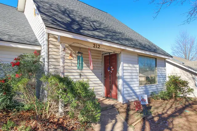 Photo 2 — 212 S Mockingbird Lane, Stillwater, OK 74074
