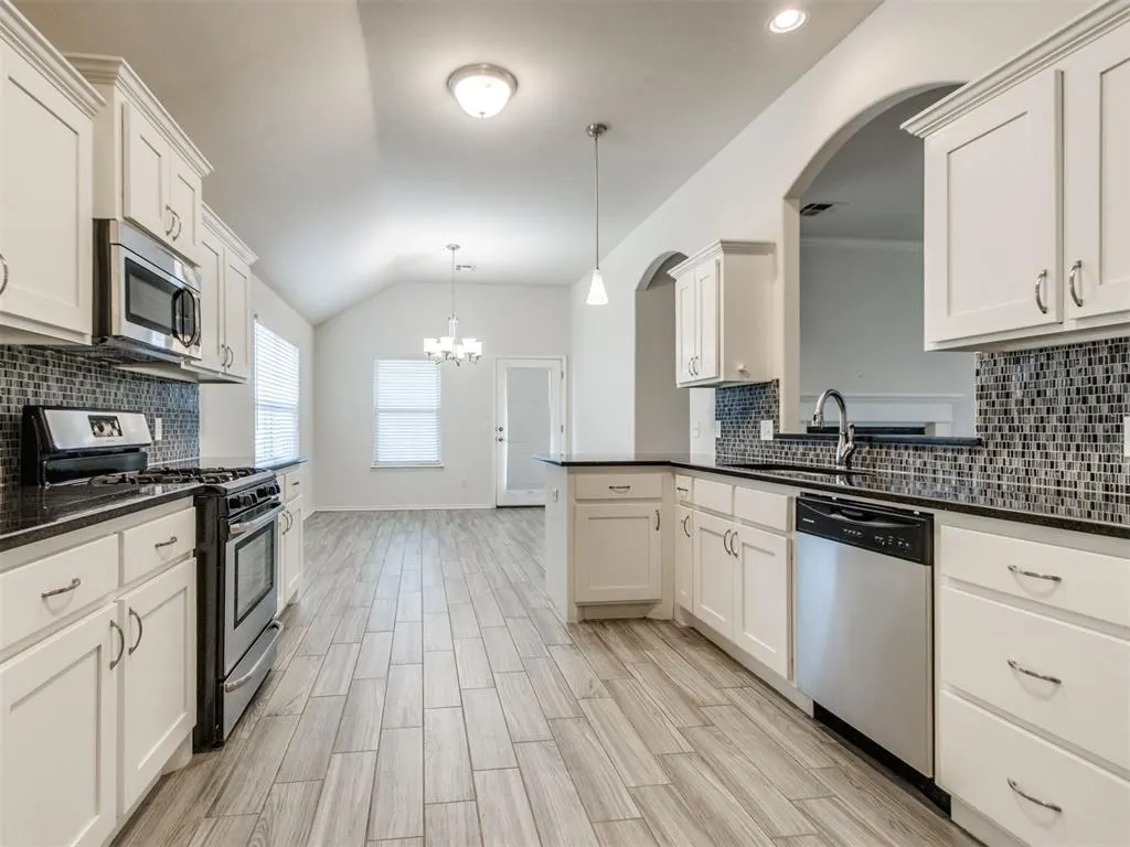 Photo 9 — 712 Windy Lane, Yukon, OK 73099