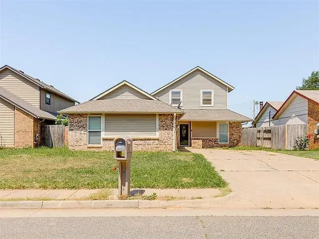 Front exterior — 813 Lapwing Road, Edmond, OK 73003