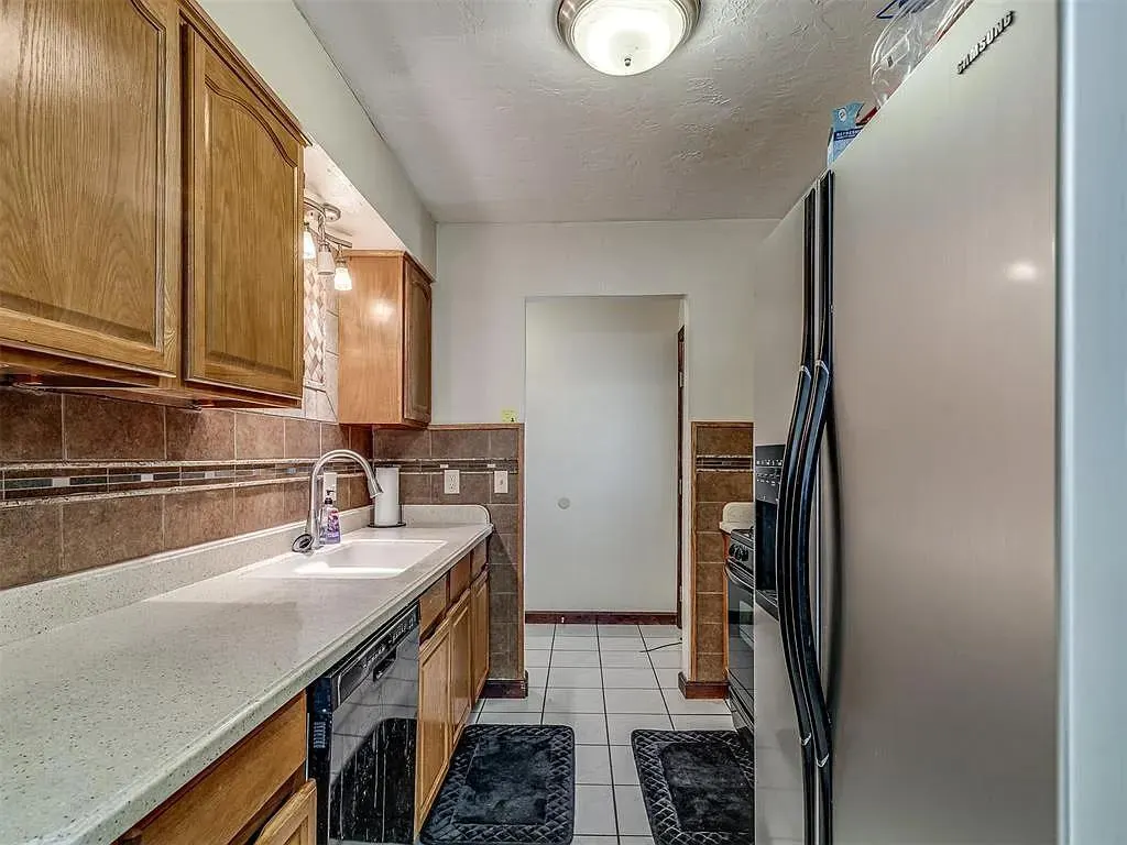 Photo 6 — 813 Lapwing Road, Edmond, OK 73003