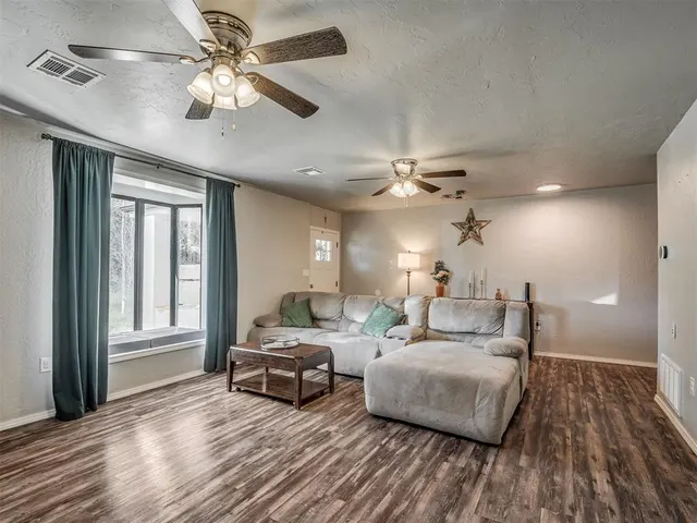 Photo 4 — 5219 N Darwin Circle, Norman, OK 73026
