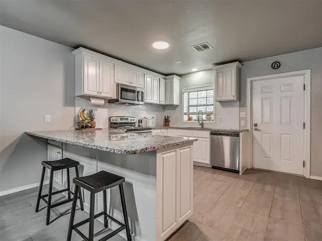 Photo 7 — 5219 N Darwin Circle, Norman, OK 73026