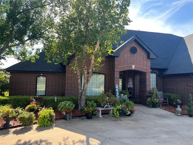 Photo 4 — 2210 Lakewood Drive, Chickasha, OK 73018