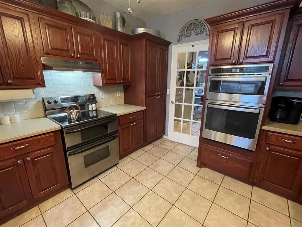 Photo 14 — 2210 Lakewood Drive, Chickasha, OK 73018