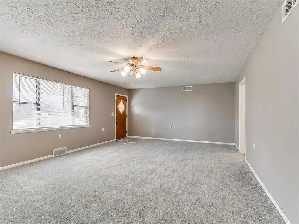 Photo 4 — 328 E Van Buren Street, Crescent, OK 73028