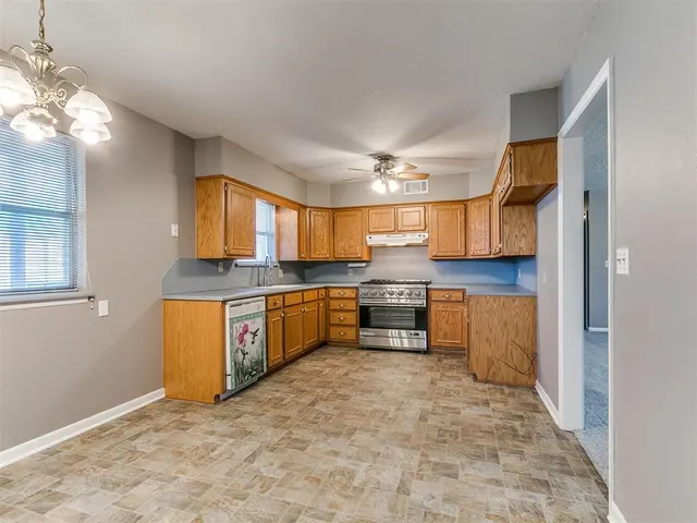 Photo 5 — 328 E Van Buren Street, Crescent, OK 73028