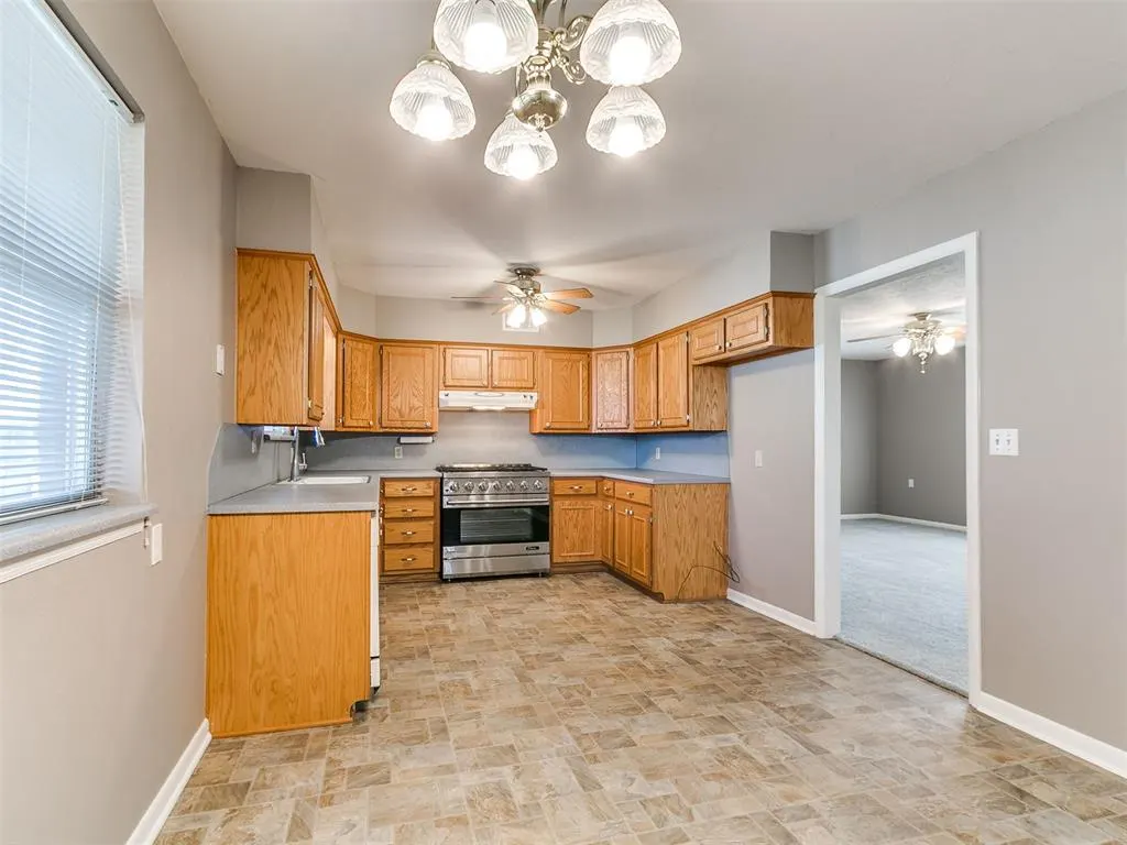 Photo 6 — 328 E Van Buren Street, Crescent, OK 73028