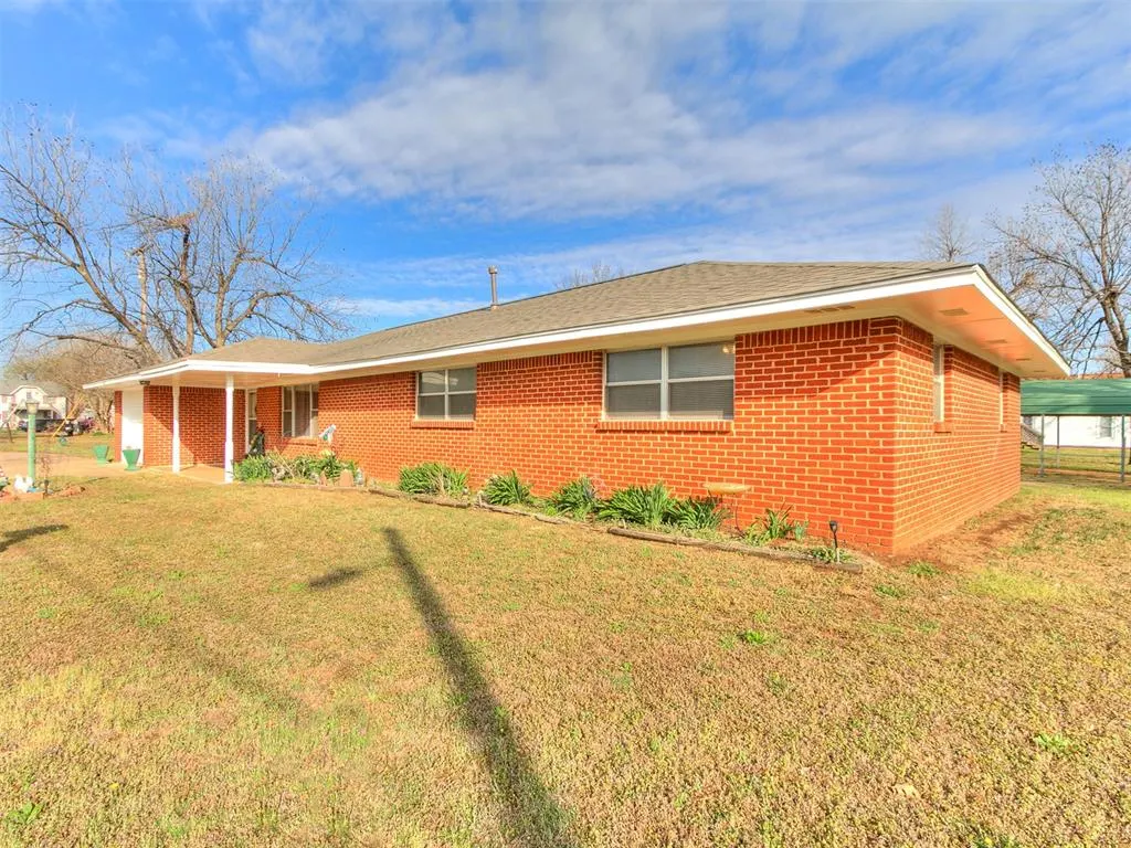 Photo 39 — 328 E Van Buren Street, Crescent, OK 73028