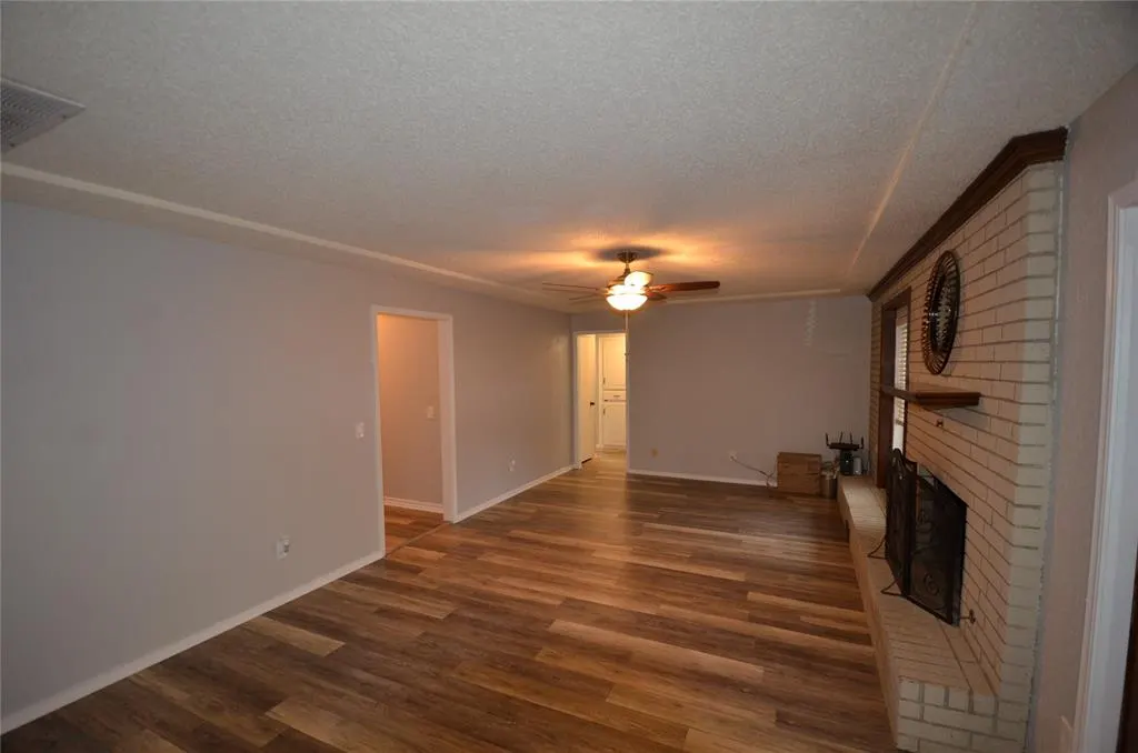 Photo 4 — 1212 Val Genes Road, Edmond, OK 73003